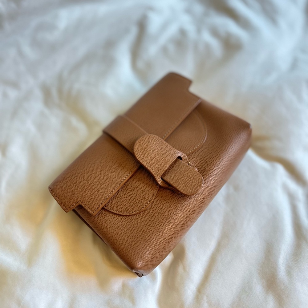 Chestnut color. Excellent condition